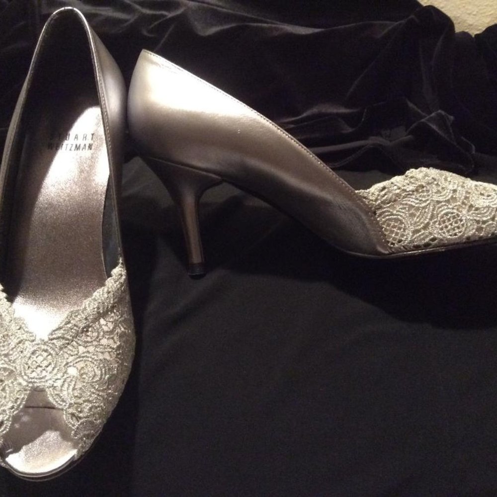 STUART WEITZMAN 2 1/2"heels 'Chantelle',Silver, Leather& lace, Crystals Size 6.5 - Picture 10 of 10